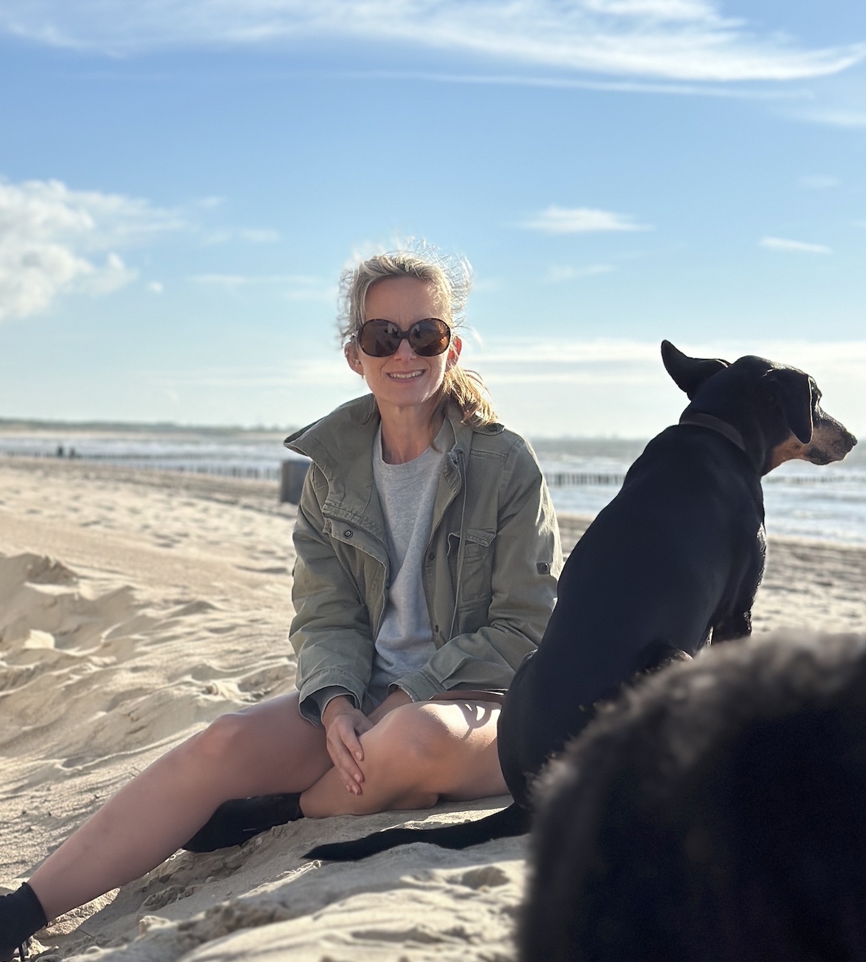 Kaiserinvanessa mit Louie am Strand